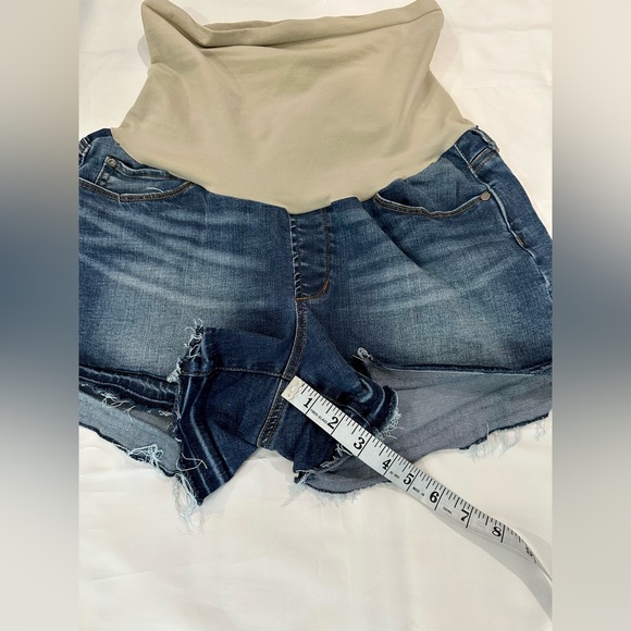 Articles of Society Women Maternity Jean Shorts Distressed Over Belly Size 30 - Picture 16 of 16
